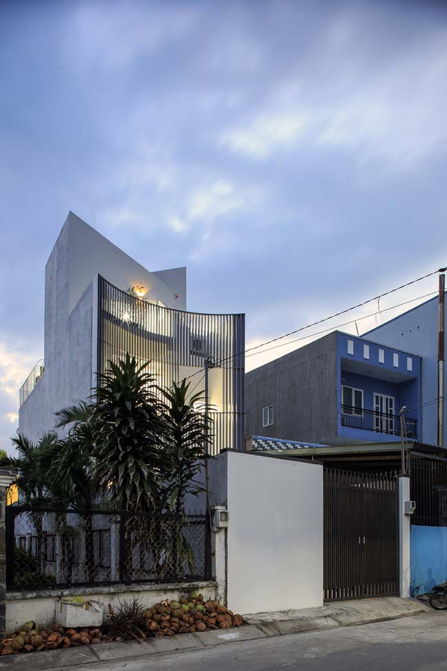 Nhà phố 3 tầng đẹp lung linh khi nhìn từ xa. Nguồn ảnh: Hoang Dao.