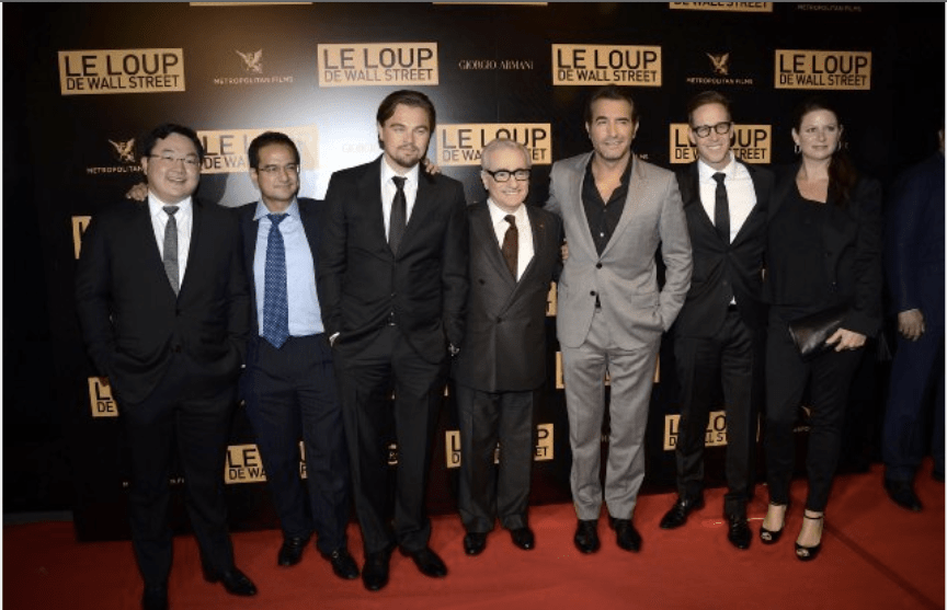 Không chỉ hẹn hò với chân dài, Jho Low còn có mối quan hệ thân thiết cùng tài tử Leonardo DiCaprio. Người ta còn thấy Jho dùng phi cơ riêng đón Leonardo đi đánh bạc ở Las Vegas. Ảnh: 2OceansVibe.