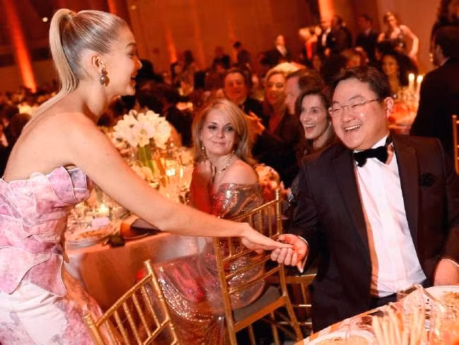 Tỷ phú Malaysia Jho Low vung tiền tổ chức hàng loạt bữa tiệc xa hoa, thu hút sự chú ý của dàn khách mời tiếng tăm. Ảnh: News.