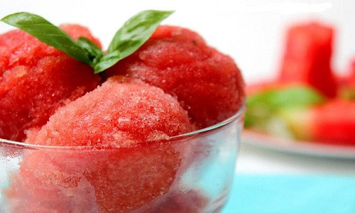 Kem dưa hấu là món ăn giải khát hiệu quả, thơm ngon cho ngày hè - Ảnh minh họa: Internet