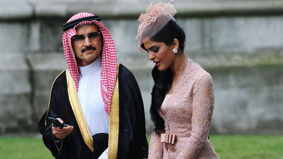 Nếu thành viên hoàng gia nào kết hôn, họ sẽ được cho từ 1 tới 3 triệu USD tiền quà cưới. Ảnh: The Loop.