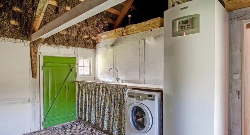 Vẻ đẹp hoang sơ xen lẫn hiện đại. Nguồn ảnh: Designboom. Video: Ngôi nhà độc đáo của Việt kiều tại Sài Gòn. Nguồn: VTC.