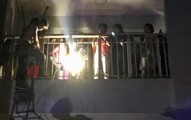 Một số người đã phải nhảy từ trên cao xuống.