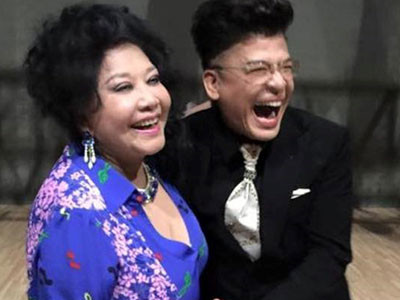 Nam MC cho biết cái tên của Thanh Bạch và Thuý Nga không cần gì phải tạo scandal: "Chúng tôi chỉ quan niệm, mình làm nghệ thuật thì tình yêu cũng là nghệ thuật. Vợ chồng kết hôn với nhau mà đau khổ là vì dính vào những tranh chấp đời thường. Còn chúng tôi đến với nhau bằng nụ cười, nên cứ bay bổng trong tình yêu".