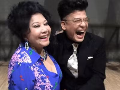 Nam MC cho biết cái tên của Thanh Bạch và Thuý Nga không cần gì phải tạo scandal: "Chúng tôi chỉ quan niệm, mình làm nghệ thuật thì tình yêu cũng là nghệ thuật. Vợ chồng kết hôn với nhau mà đau khổ là vì dính vào những tranh chấp đời thường. Còn chúng tôi đến với nhau bằng nụ cười, nên cứ bay bổng trong tình yêu".