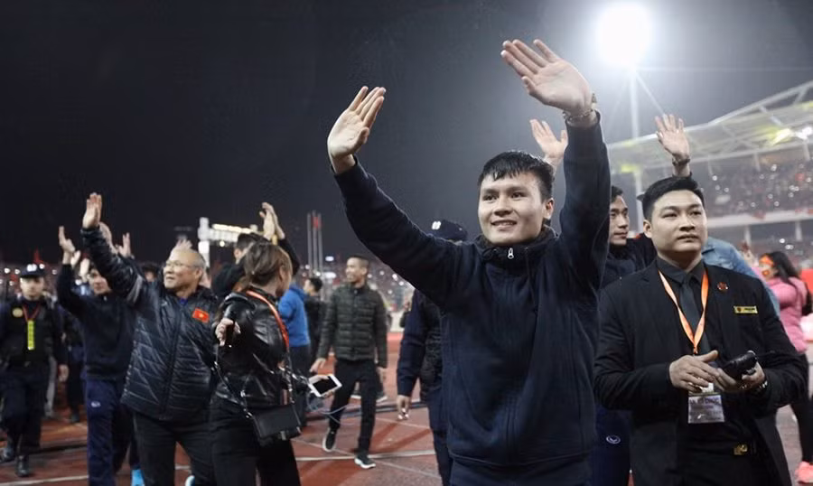 Được vinh danh, nhưng lại quá dài e rằng cũng chẳng chuyện sung sướng gì...dù rất xứng đáng.