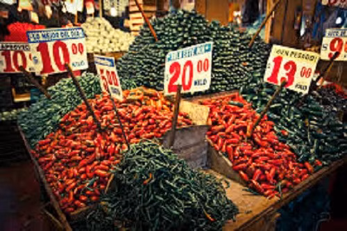 Chợ La Merced (Mexico) bày bán các loại thực phẩm và nguyên liệu thơm ngon của thành phố như rau tươi, trái cây, kẹo và các món ăn nổi tiếng. Ảnh: Flickr.