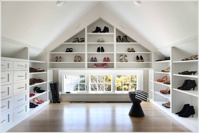 Những kệ đồ xinh xắn biến tầng áp mái thành góc lưu trữ bộ sưu tập giày, túi, quần áo. Nguồn ảnh: AID, Home-designing.