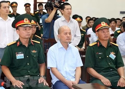 Nhin lai vu “Ut troc”: Dinh Ngoc He tu Pho phong thanh Pho TGD the nao?-Hinh-2