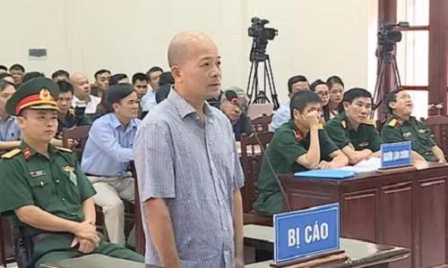 Nhin lai vu “Ut troc”: Dinh Ngoc He tu Pho phong thanh Pho TGD the nao?