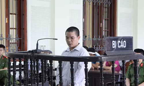 Thấy bố đứng trước vành móng ngựa là điều các em không bao giờ quên.