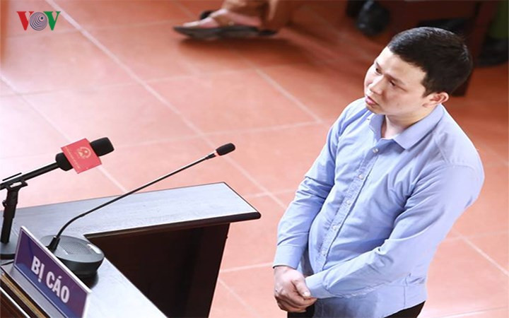 Khi được nói lời sau cùng, bị cáo Sơn đề nghị, để không có những trường hợp như bị cáo hôm nay và sự cố y khoa về sau thì sau vụ án này, cơ quan quản lý nên nghĩ về việc tất cả thiết bị y tế sau sửa chữa đều phải có một đơn vị hoặc ai đó trong phòng Vật tư của Bệnh viện kiểm tra, giám sát và nghiệm thu. "Từ trước đến nay không ai bảo bị cáo phải kiểm tra lại chất lượng trước khi đưa vào sử dụng".