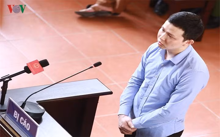 Khi được nói lời sau cùng, bị cáo Sơn đề nghị, để không có những trường hợp như bị cáo hôm nay và sự cố y khoa về sau thì sau vụ án này, cơ quan quản lý nên nghĩ về việc tất cả thiết bị y tế sau sửa chữa đều phải có một đơn vị hoặc ai đó trong phòng Vật tư của Bệnh viện kiểm tra, giám sát và nghiệm thu. "Từ trước đến nay không ai bảo bị cáo phải kiểm tra lại chất lượng trước khi đưa vào sử dụng".