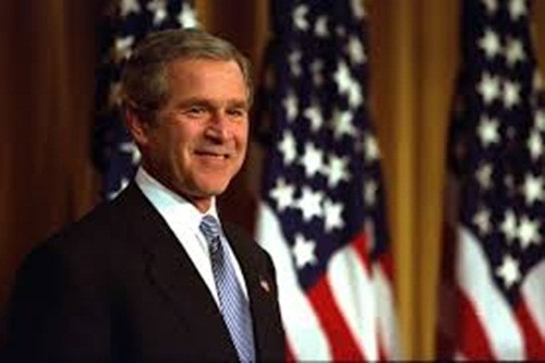 Tháng 9/2008, Mỹ (dưới quyền cựu Tổng thống G.W.Bush) bày tỏ ý định tham gia đàm phán Hiệp định để mở cửa thị trường đầu tư và dịch vụ tài chính với tên gọi mới là Hiệp định Đối tác Xuyên Thái Bình Dương (TPP). Ảnh: Snopes.