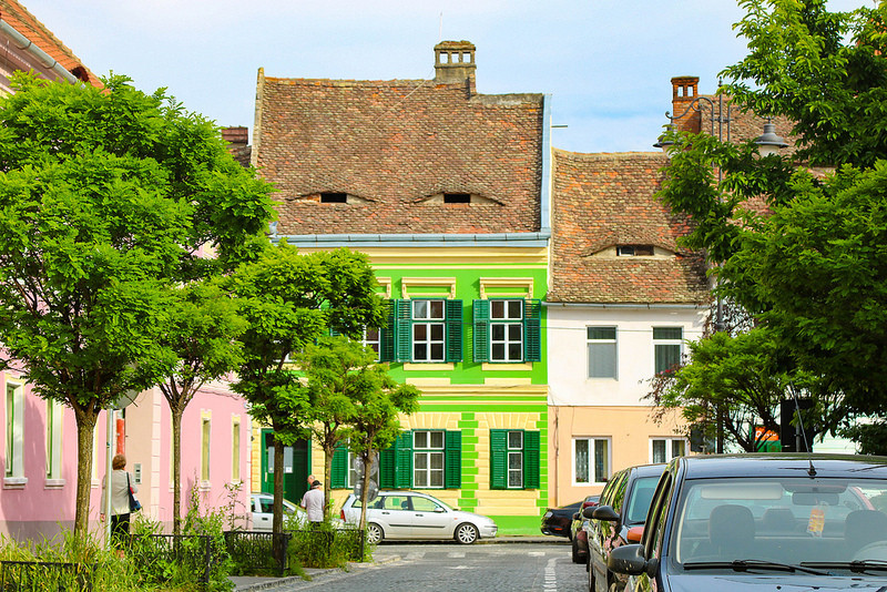 Kiến trúc này tạo cảm giác như thành phố không bao giờ ngủ.