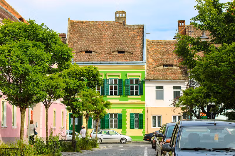 Kiến trúc này tạo cảm giác như thành phố không bao giờ ngủ.