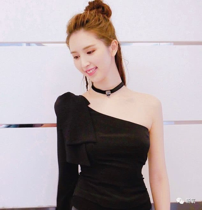 Hà Ngạo Nhi chuyên tâm đóng phim ảnh. "Quy khứ lai" là bộ phim ấn tượng khi cô chuyển hướng sang Trung Quốc đại lục hoạt động.