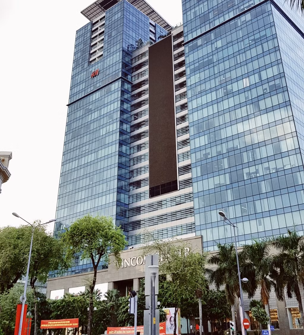 Hệ thống nước nóng của tòa nhà sử dụng năng lượng mặt trời, đảm bảo không gây ô nhiễm môi trường. Ảnh: Zing.