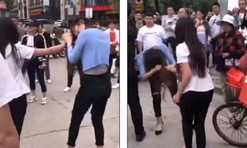 “Tao đã nói với mày trước rồi. Hãy để gia đình tao được yên!”, người phụ nữ hét lớn và đánh vào mặt cô gái.