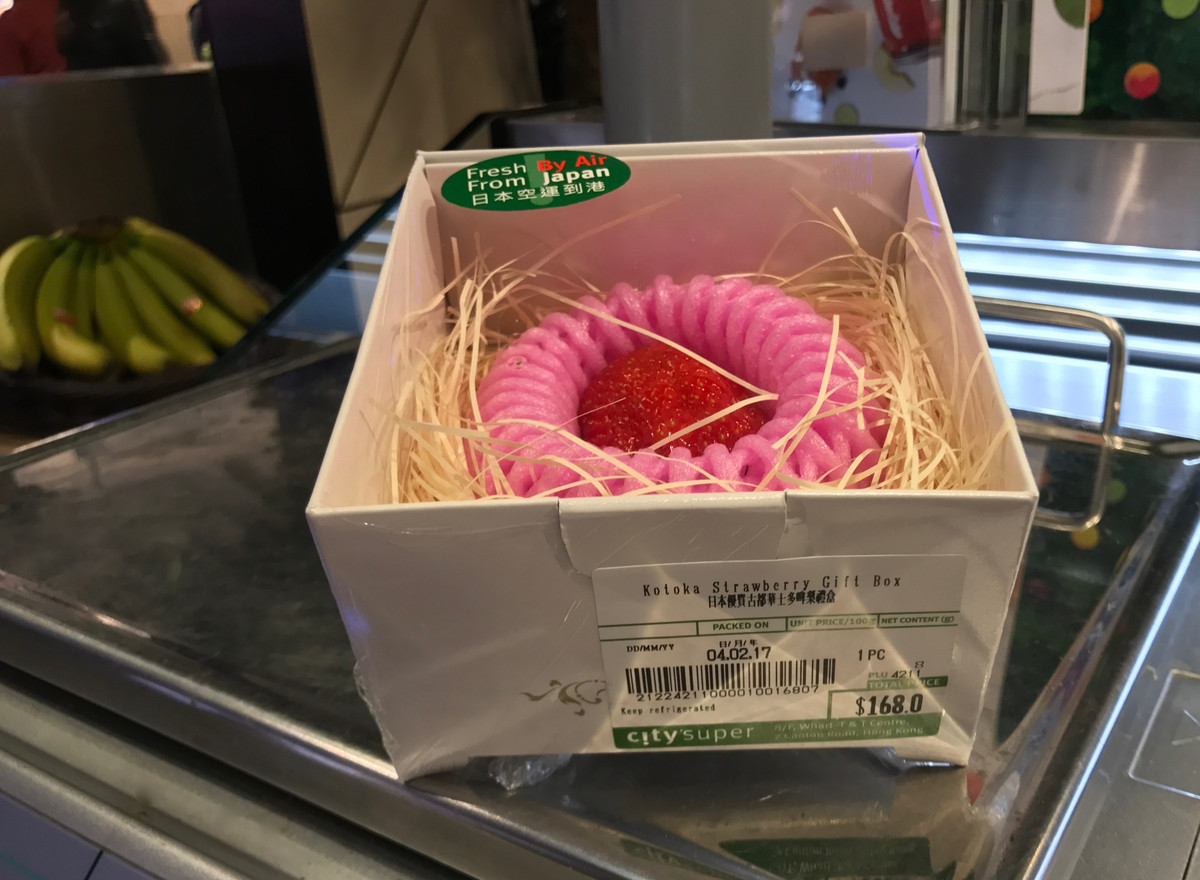 Theo lời giới thiệu, dâu tây Kotoka được trồng ở Nara, gần Osaka, Nhật Bản. Ảnh: Time Magazine.