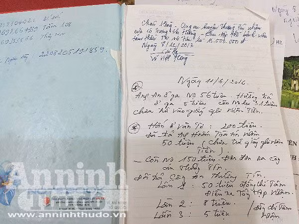 Cuốn sổ ghi chép các lần nhận tiền của Hường