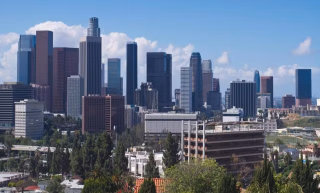 Los Angeles rất nổi tiếng trong lĩnh vực tài chính và ngân hàng đứng vị trí thứ 6 với 1,4 nghìn tỷ USD. Ảnh: Lacity.