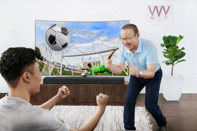 Sự yêu mến của người hâm mộ Việt Nam đã giúp thầy Park cực kỳ "đắt show" quảng cáo. Ảnh: Facebook.