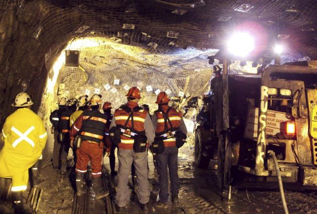 Hiện, mỏ vàng Grasberg có gần 20.000 công nhân khai thác. Ảnh: Blouin News.