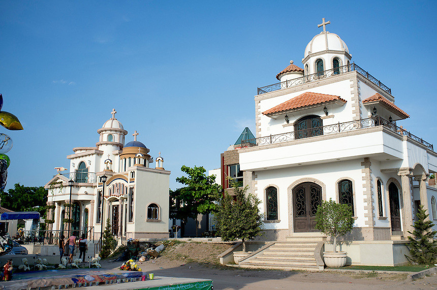 Nghĩa trang Jarines del Humaya ở ngoại ô thủ phủ Culiacan, Mexico được coi là "thành phố âm" của các ông trùm băng đảng Mexico. Ảnh: PhotoShelter.