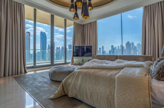 Phòng ngủ thoáng sáng với tầm nhìn không thể tuyệt vời hơn.