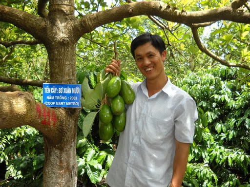 Nhiều người biết đến anh với tên gọi tỷ phú Mười Bơ. Ảnh: Agriviet.