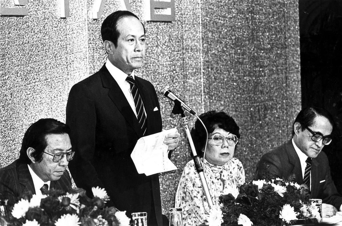 Năm 1940, khi chiến tranh Trung Quốc - Nhật Bản xảy ra, gia đình Lý Gia Thành phải trốn đến Hong Kong - nơi ông sống từ đó đến nay. Ảnh: SCMP.