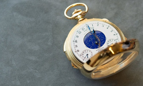 Năm 2014, Henry Grave Jr Supercomplication được mang ra bán đấu giá thành công với giá 21,3 triệu USD. Tuy nhiên, vị doanh nhân mua phải trả tổng số tiền là 24 triệu USD (gần 560 tỷ đồng) vì phải cộng thêm tiền hoa hồng.