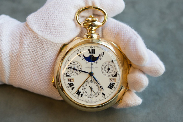 Điểm thú vị trên chiếc đồng hồ cao cấp này là bản đồ vị trí các vì sao trên bầu trời thành phố New York...