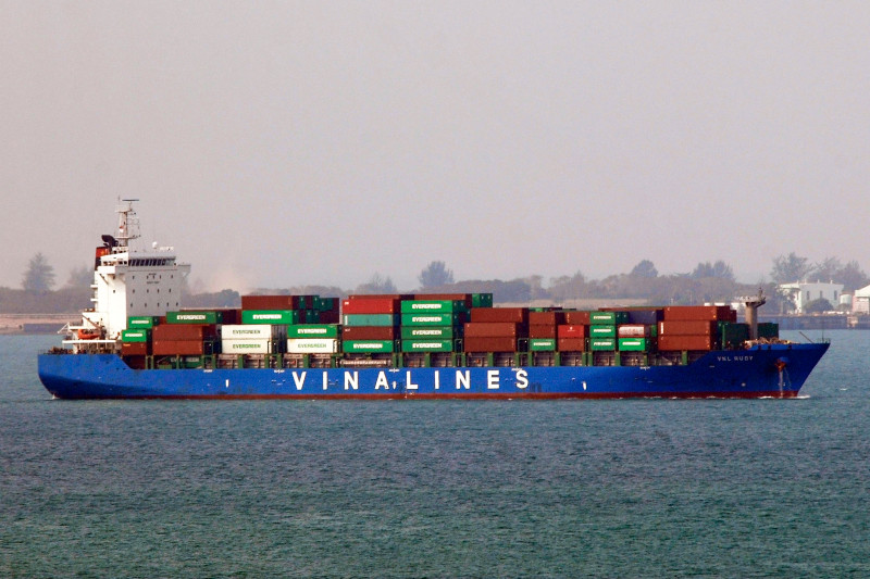 Vinalines Ruby là loại tàu trẻ được Vinashin đóng vào năm 2012. Theo Vinalines, tàu Vinalines Ruby trong vài năm gần đây có kết quả kinh doanh lỗ tới 123,6 tỷ đồng. Ảnh: Vinalines.