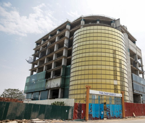 Theo thiết kế ban đầu, Habico Tower có 2 tòa tháp với chiều cao 180m, 4 tầng hầm và 36 tầng nổi. Dự án có chức năng là tòa nhà thương mại, dịch vụ, khách sạn, văn phòng và nhà ở cao cấp cho thuê. Ảnh: Tổ quốc.