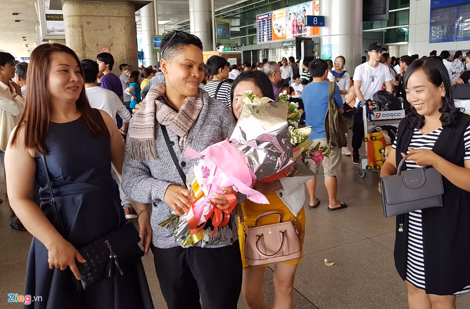 Niềm vui mừng của một gia đình khi được gặp gỡ nhau.