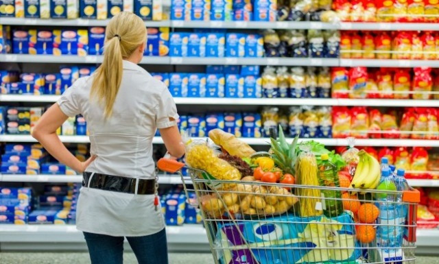 Các kệ hàng đầu thường bố trí cho những thương hiệu ít nổi tiếng. Kệ trung gian, nơi ngang với tầm mắt của con người là dành cho các thương hiệu phổ biến.