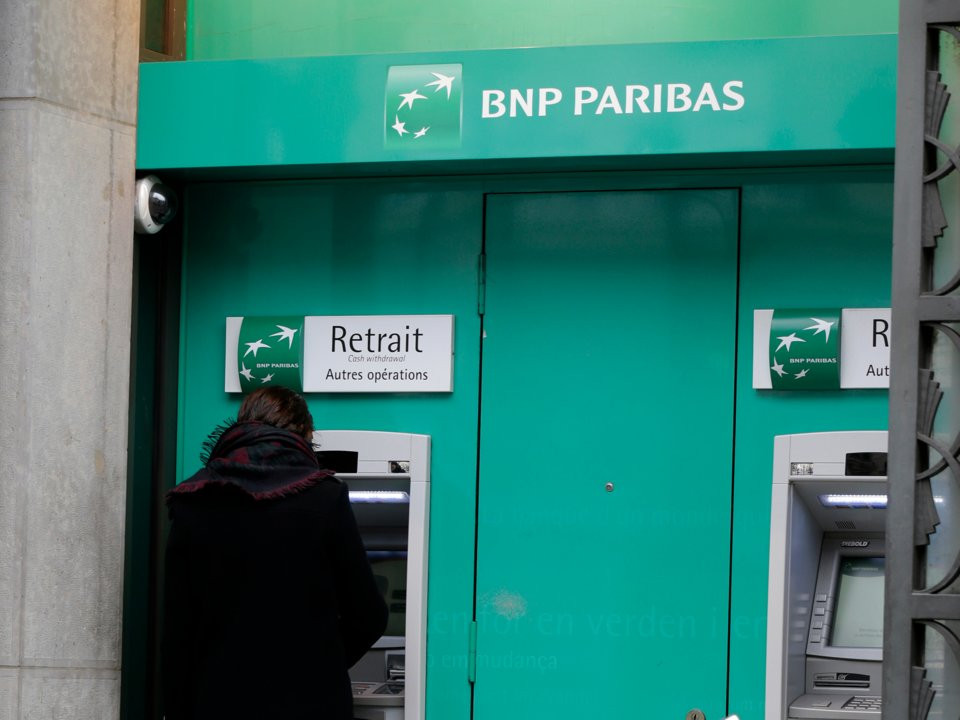 BNP Paribas (2.360 tỷ USD) là một ngân hàng và công ty dịch vụ tài chính Pháp có trụ sở ở Paris và trụ sở toàn cầu ở London.