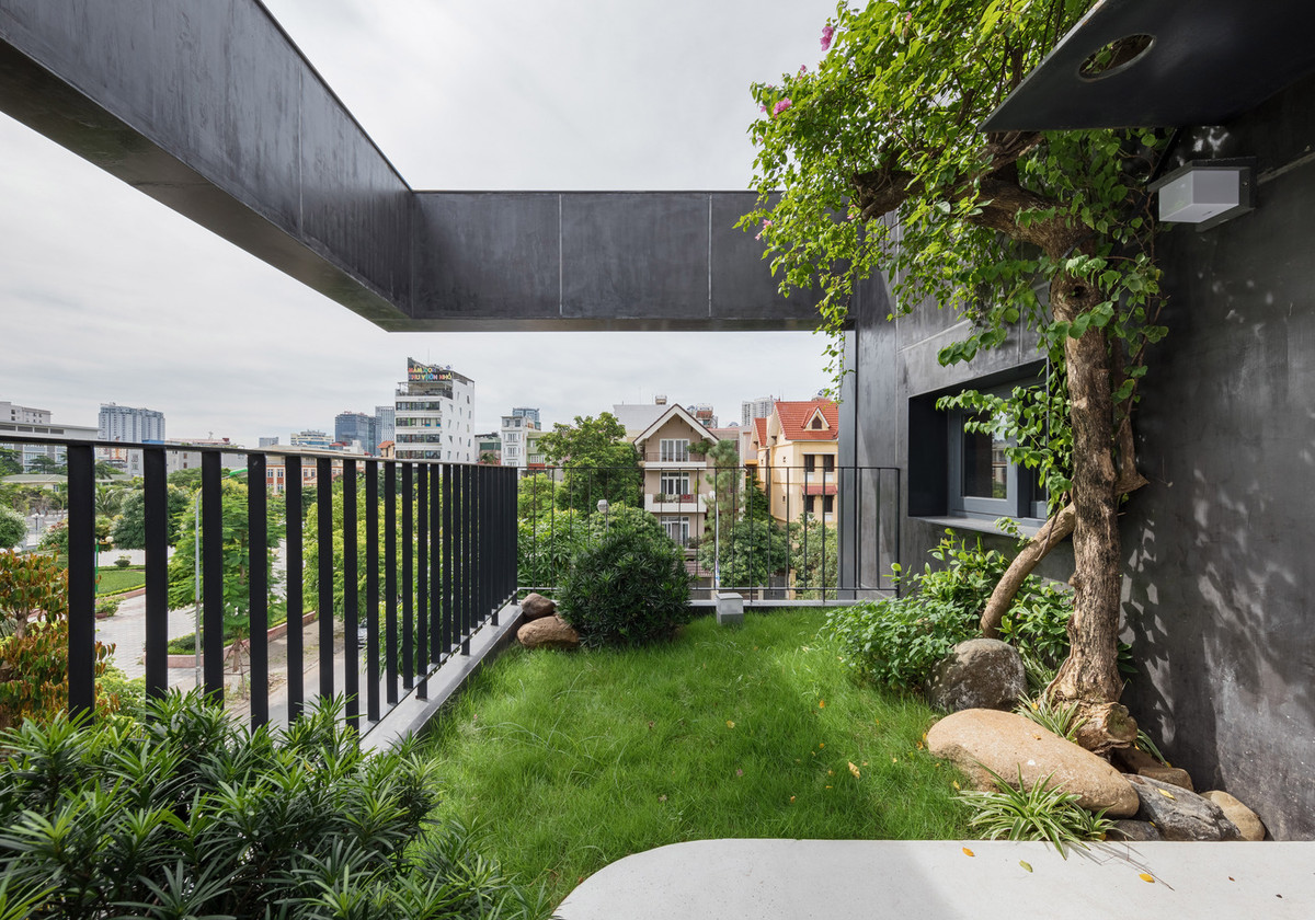 Sân vườn xanh hút mắt.