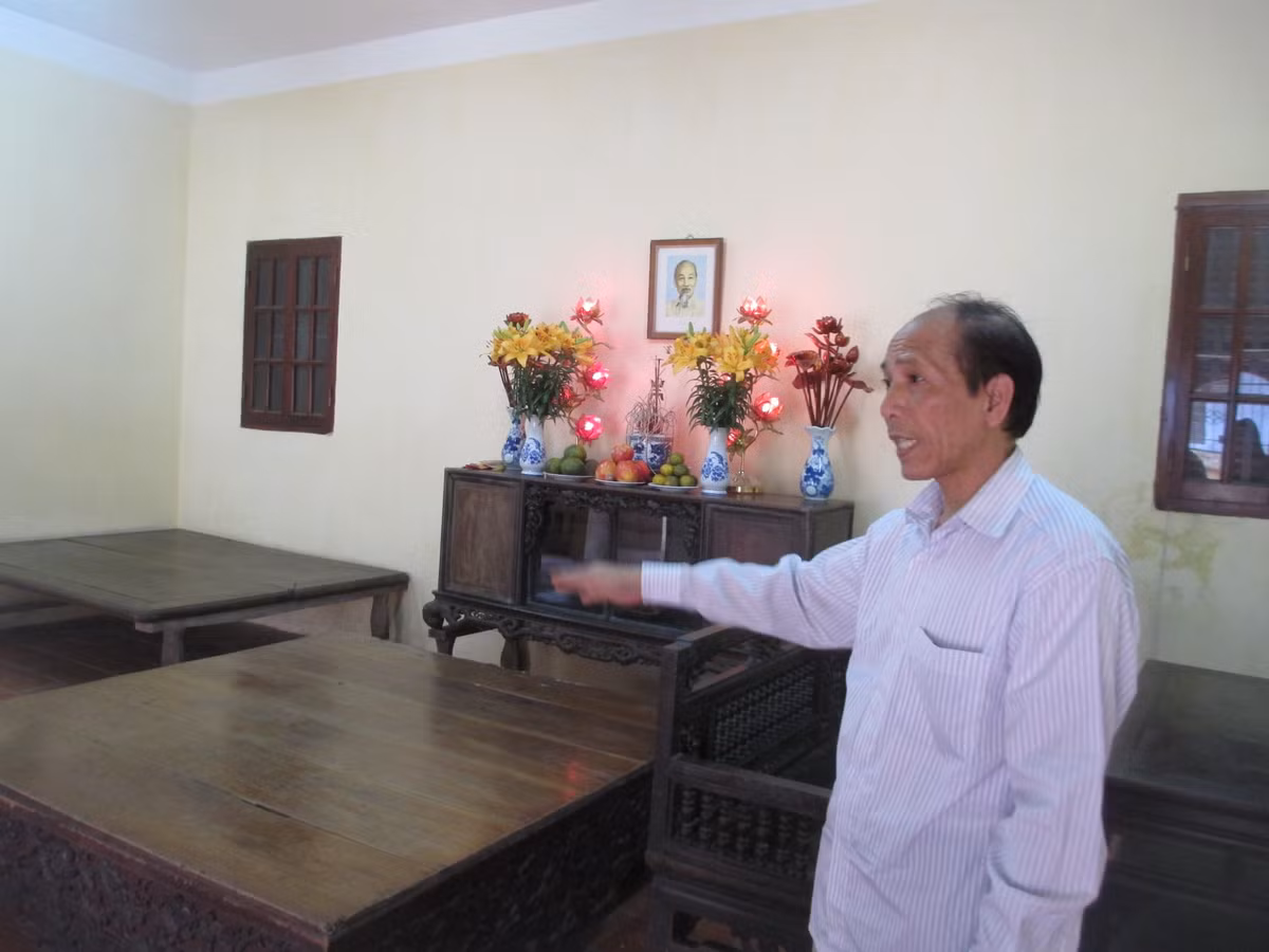 Bên trong căn nhà vẫn còn nguyên nội thất cổ như sập gụ, tủ chè, phản gỗ...Ảnh: Người đưa tin.