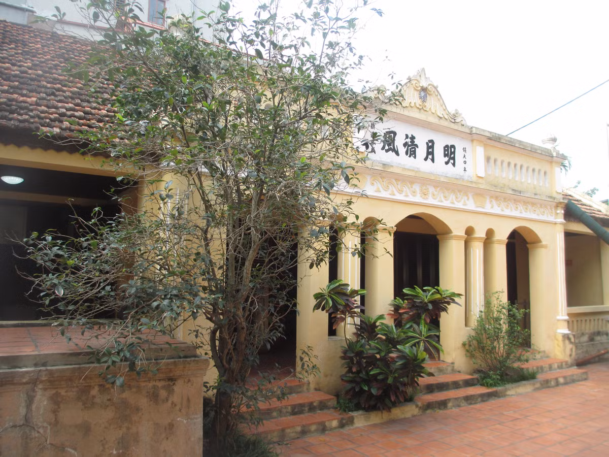 Nhà xây bằng gạch 5 gian lợp ngói, trong đó có 2 gian buồng đầu và 3 gian nhà ngoài. Ảnh: Người đưa tin.