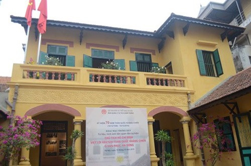 Trong không khí tưng bừng kỷ niệm 73 năm ngày Quốc khánh, chúng ta không thể bỏ qua căn nhà nhỏ nằm giữa làng lụa Vạn Phúc, Hà Đông, Hà Nội là nơi Bác đã soạn lời kêu gọi toàn quốc kháng chiến. Ảnh: Infonet.