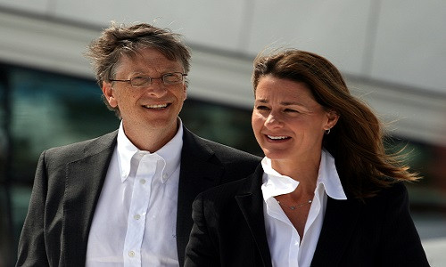 Ngay sau khi cưới, vợ chồng Bill Gates thỏa thuận với nhau: khi về già sẽ chia sẻ số tiền khổng lồ của mình cho người khác, chỉ để lại 5% tài sản cho các con. Thực tế, chẳng chờ tới lúc đó, họ cũng đã tham gia san sẻ trách nhiệm với cộng đồng. Ảnh: Wiki.