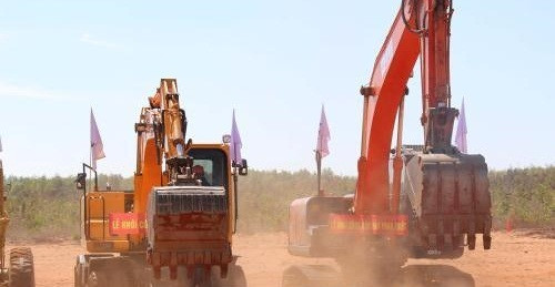 Dự án chính thức khởi công xây dựng vào ngày 18/1/2015. Hiện, dự án vẫn còn trong giai đoạn đền bù giải phóng mặt bằng. Ảnh: TTXVN.