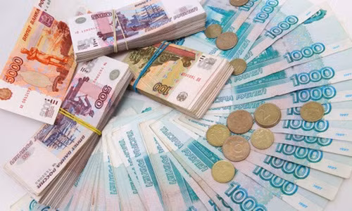 Từ đầu năm, đồng Rúp Nga mất giá 15% so với USD. Hồi tháng 4, đồng Rúp Nga sụt giá mạnh nhất trong 3 năm. Nguồn ảnh: Internet.