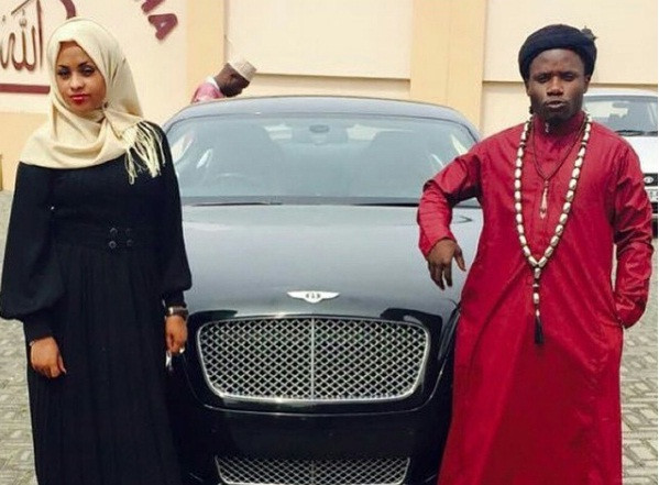 Trái ngược với phần đông người nghèo cả nước, một số cậu ấm cô chiêu trong Hội con nhà giàu Uganda vẫn có cách tiêu tiền chẳng kém ai. Ảnh: Instagram.