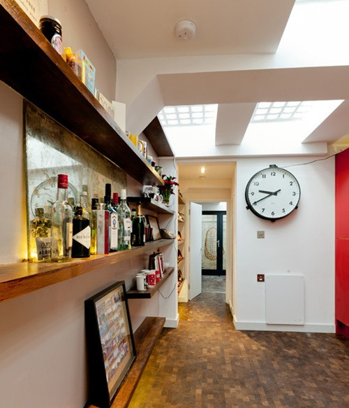 Góc lưu trữ đồ đồng thời là nơi trang trí.