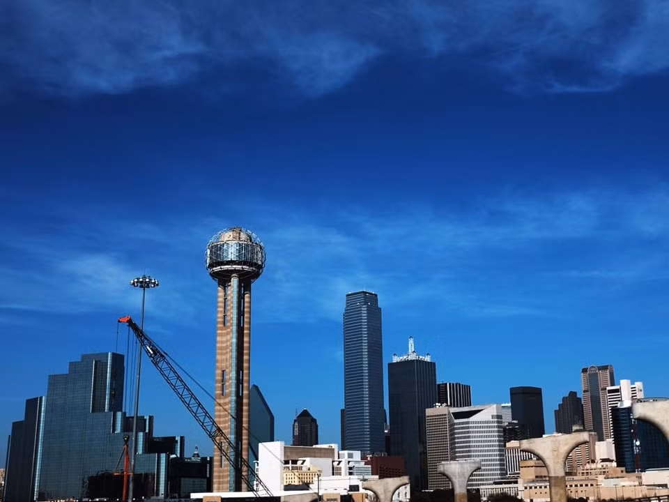 Dallas (Mỹ) được mệnh danh là thành phố đẳng cấp thế giới. Thành phố này có nhiều cơ hội việc làm với mức lương hậu hĩnh và tỉ lệ thất nghiệp thấp.