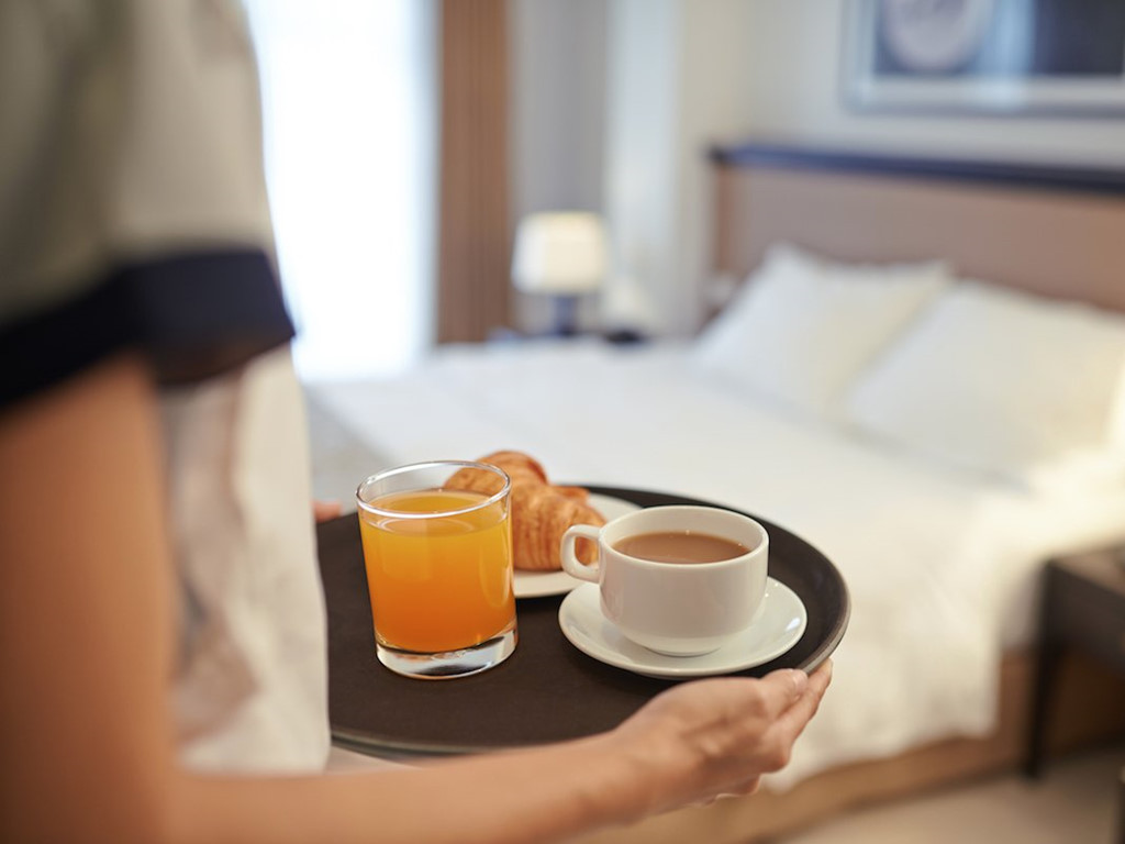  Không tiết lộ người chết trong khách sạn. Ít ai biết thường xuyên có người chết trong khách sạn với nhiều nguyên nhân. Tuy nhiên, không khách sạn nào tiết lộ thông tin này, đặc biệt số phòng xảy ra vụ việc.